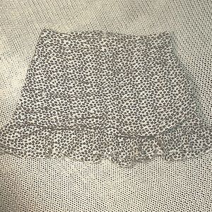 White ruched skirt with little green flowers and dots! From Pacsun, size small